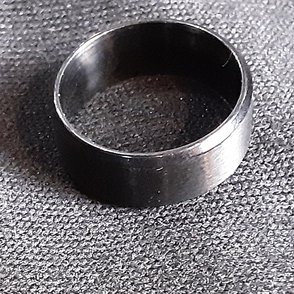 Sleek Black Wedding Band Size7 J292